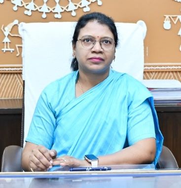 smt_leena_kamlesh_mandavi.jpg || Khadi Gram Udhyog